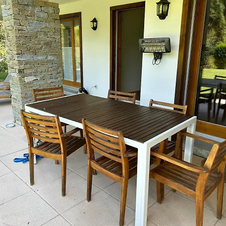 Riverside Mountain Retreat 아파트 *