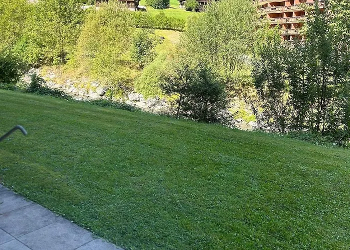 Riverside Mountain Retreat